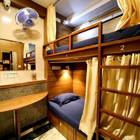 Maple Social Hubz-Hostel Мумбай Екстериор снимка