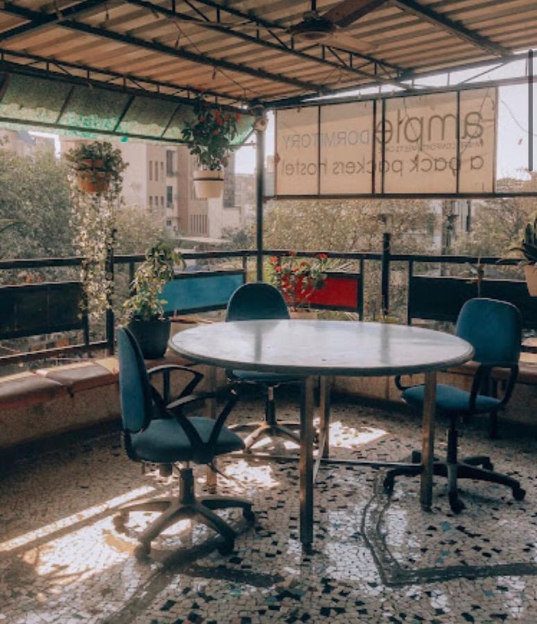 Maple Social Hubz-Hostel Мумбай Екстериор снимка