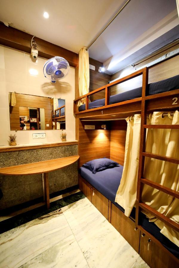 Maple Social Hubz-Hostel Мумбай Екстериор снимка