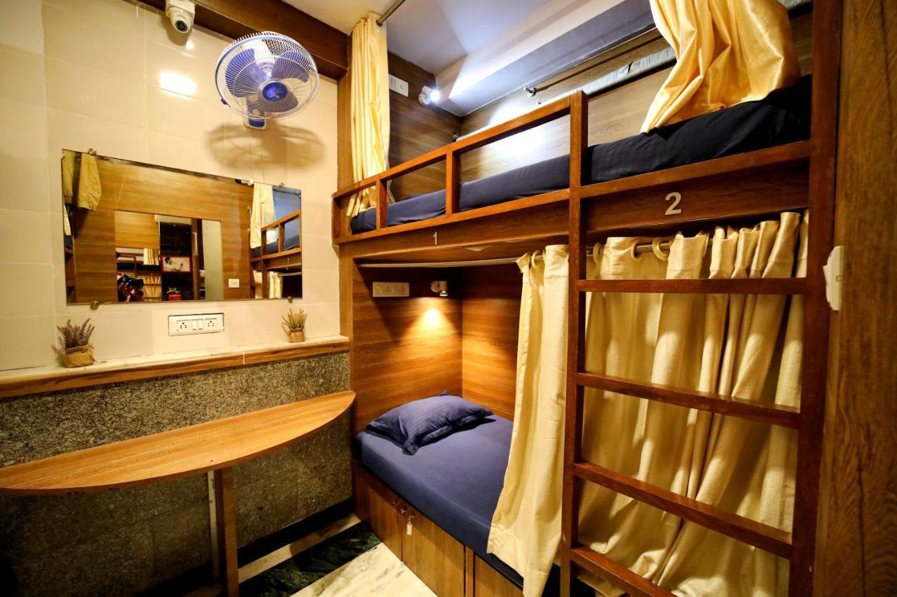 Maple Social Hubz-Hostel Мумбай Екстериор снимка