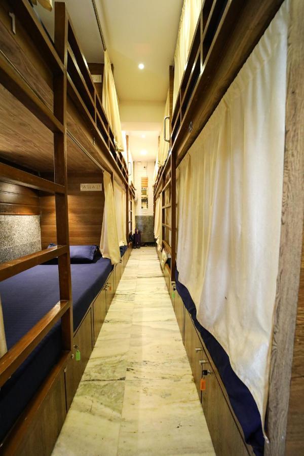 Maple Social Hubz-Hostel Мумбай Екстериор снимка